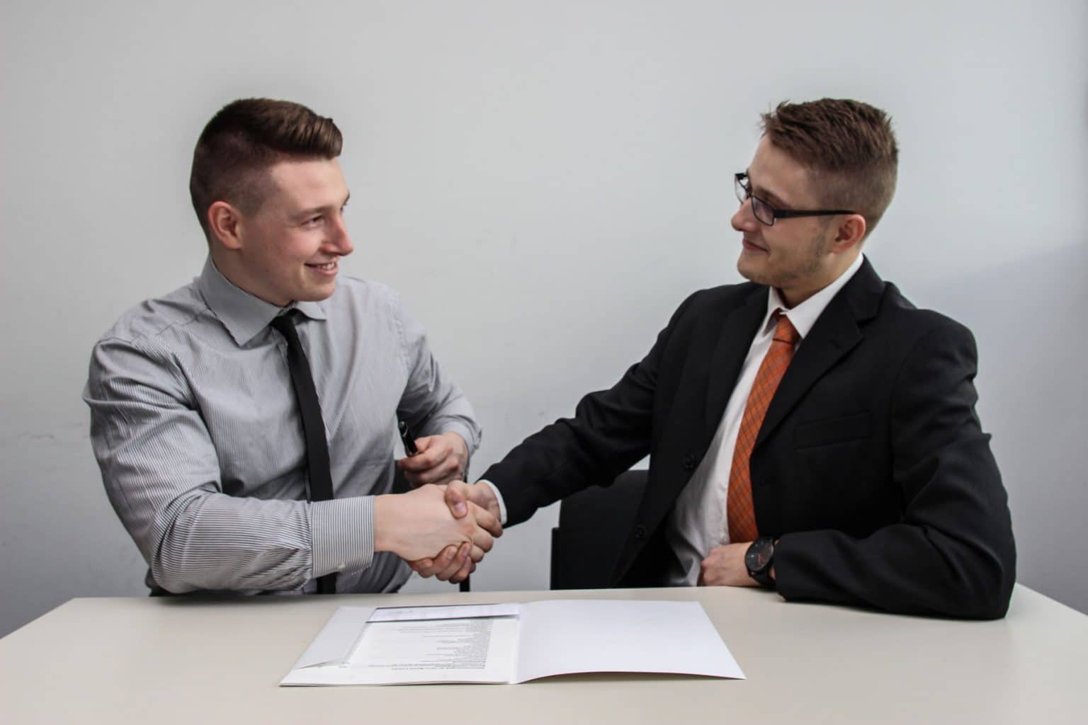 Building Rapport with Customers - Handwrytten