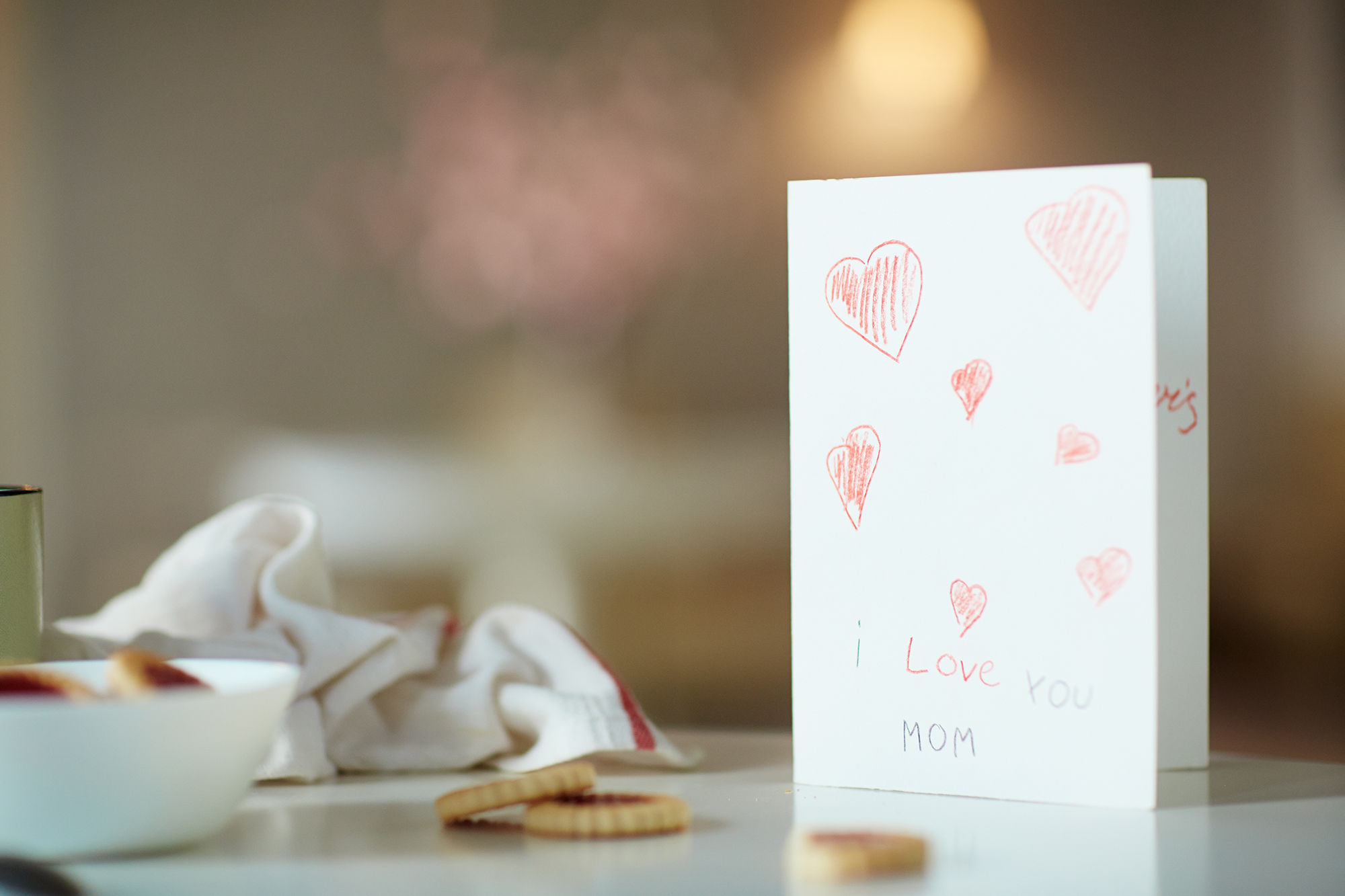 handmade card that says "I love you, mom"